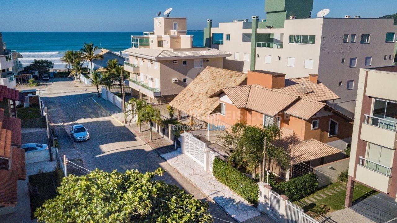 Casa para aluguel de temporada em Bombinhas (Praia de Canto Grande Mar de Fora)