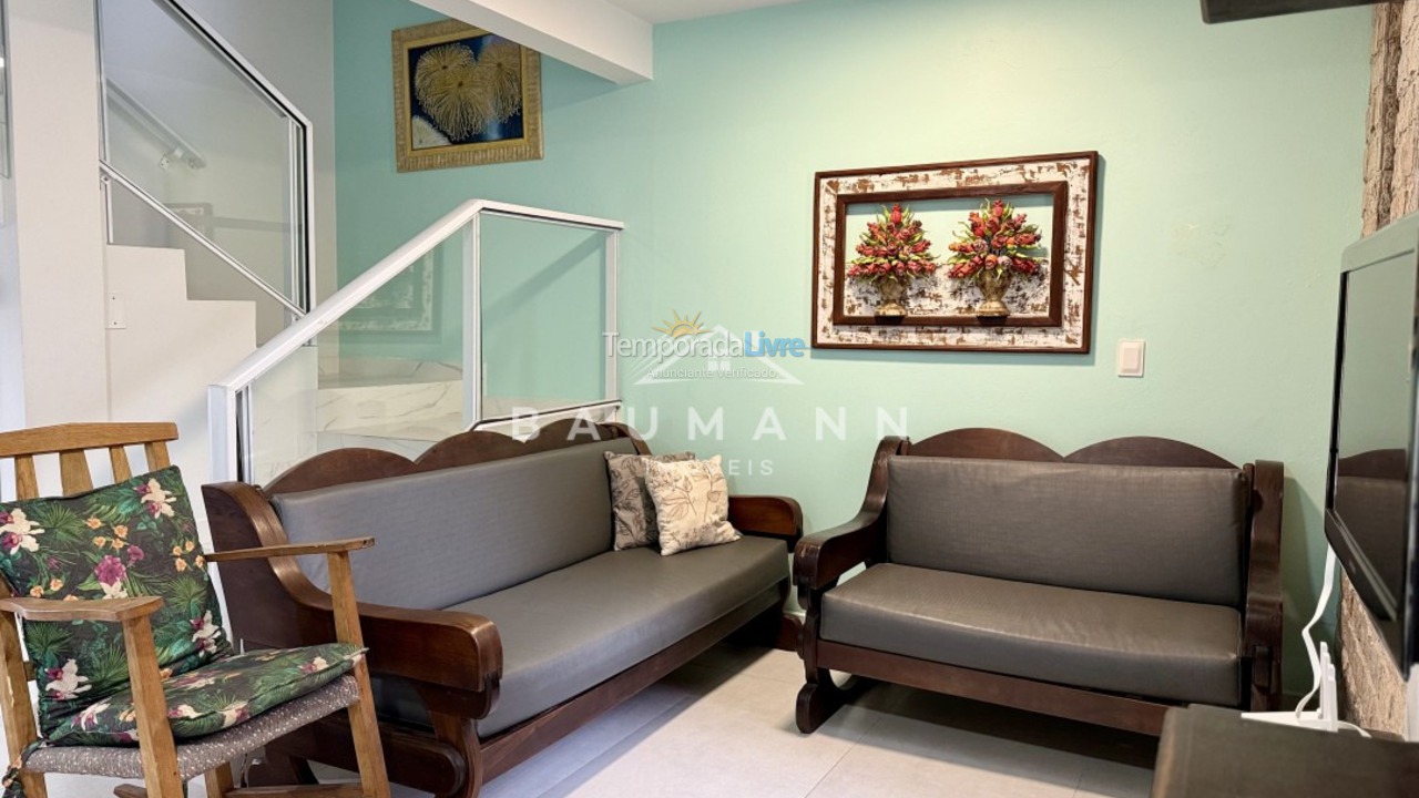 Casa para aluguel de temporada em Bombinhas (Praia de Bombas)