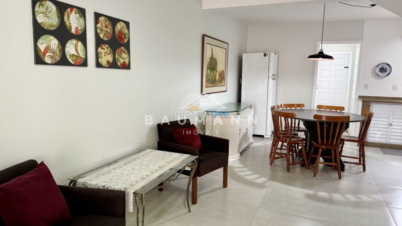 Casa para aluguel de temporada em Bombinhas (Praia de Bombas)