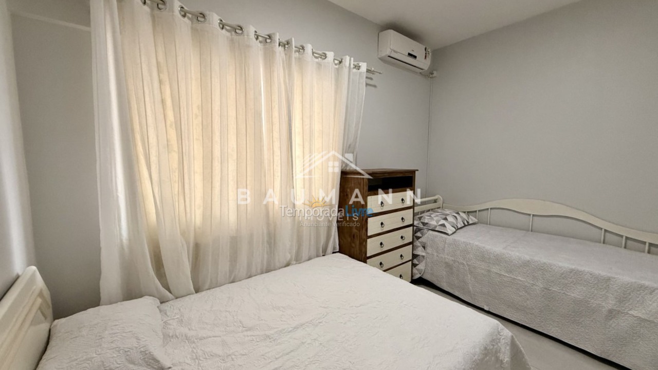 Casa para aluguel de temporada em Bombinhas (Praia de Bombas)