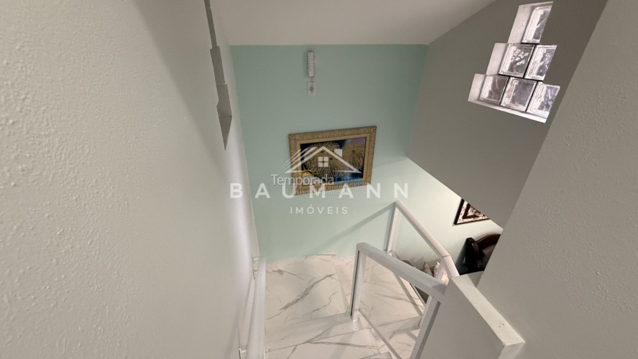 Casa para aluguel de temporada em Bombinhas (Praia de Bombas)