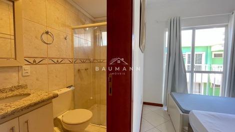 Apartamento na Praia de Bombas, aproximadamente 230 m do mar.