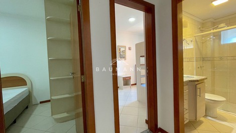 Apartamento na Praia de Bombas, aproximadamente 230 m do mar.