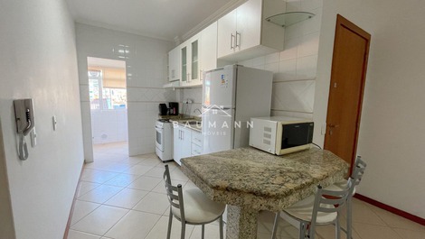 Apartamento na Praia de Bombas, aproximadamente 230 m do mar.