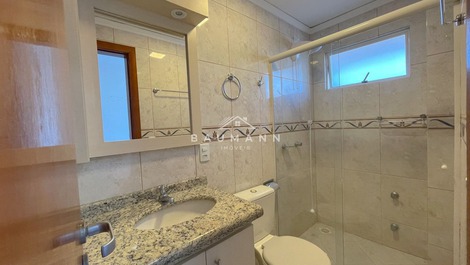 Apartamento na Praia de Bombas, aproximadamente 230 m do mar.