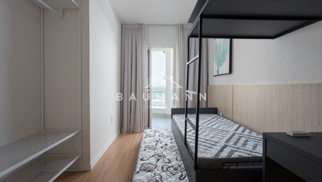 "Vive el Verano en Bombas: ¡Apartamento Disponible para Alquiler!"