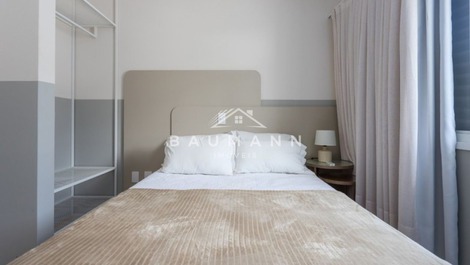 "Vive el Verano en Bombas: ¡Apartamento Disponible para Alquiler!"