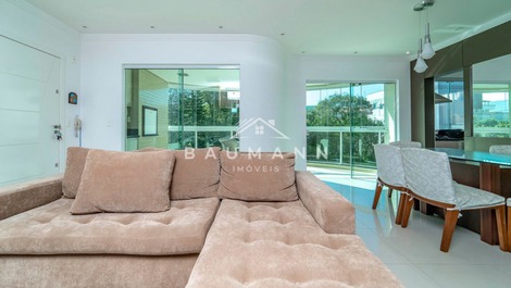 "Disfruta de la Vista al Mar: Apartamento Disponible para Alquiler."