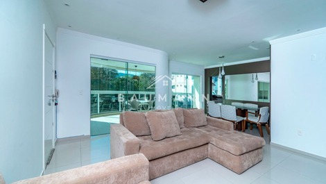 "Disfruta de la Vista al Mar: Apartamento Disponible para Alquiler."