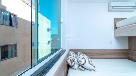 "Disfruta de la Vista al Mar: Apartamento Disponible para Alquiler."