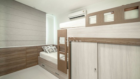 "Disfruta de la Vista al Mar: Apartamento Disponible para Alquiler."