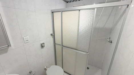 Ed. Victor Hugo: 03 suítes / ar condicionado / Balneário Camboriú