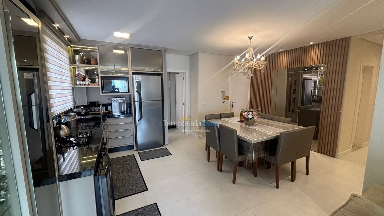 Apartamento para aluguel de temporada em Governador Celso Ramos (Praia de Palmas)