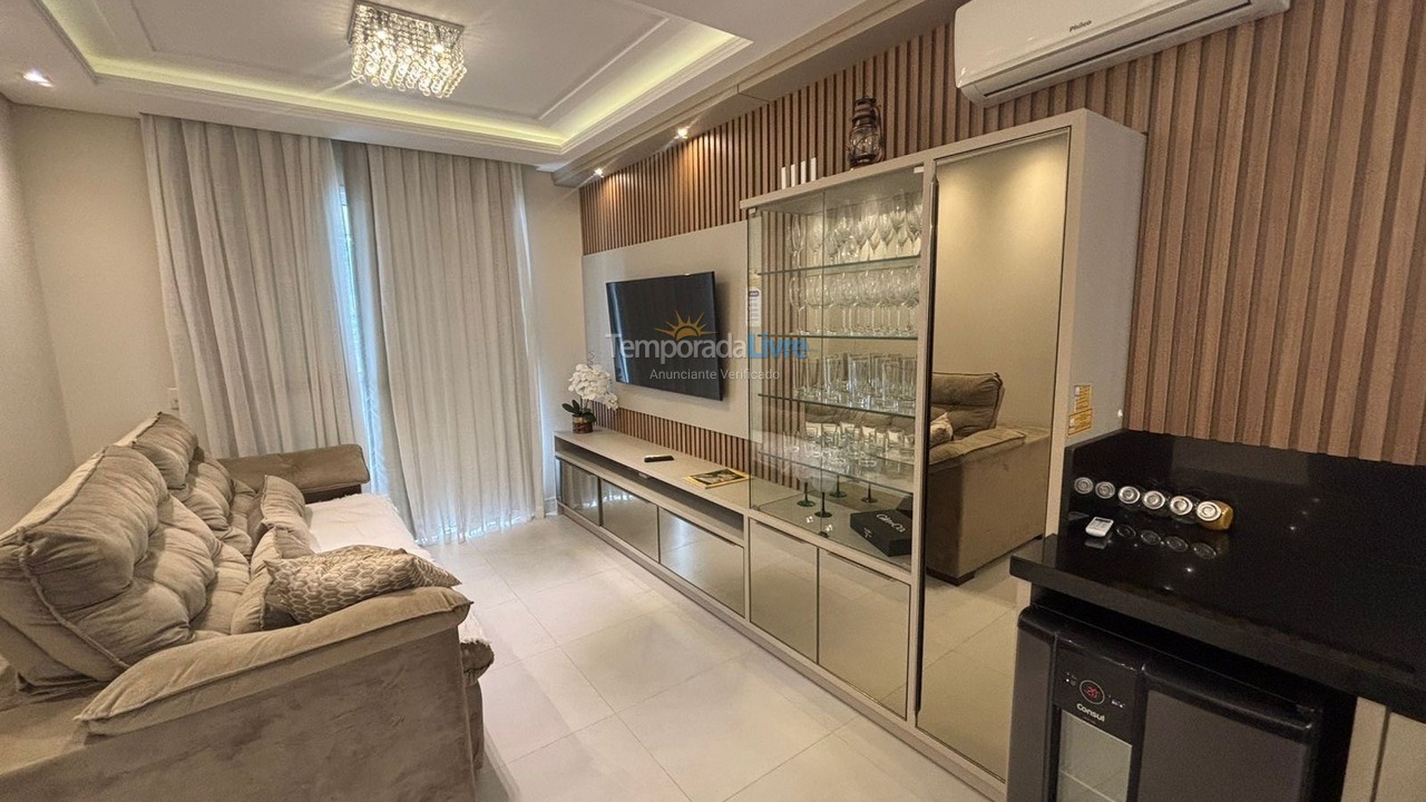 Apartamento para aluguel de temporada em Governador Celso Ramos (Praia de Palmas)