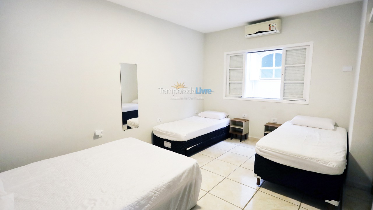 Casa para aluguel de temporada em Ubatuba (Enseada)