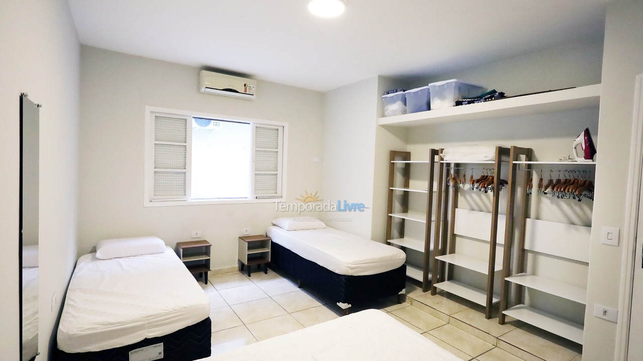 Casa para aluguel de temporada em Ubatuba (Enseada)