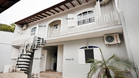 Gran casa a 150 metros de la playa de Enseada, Ubatuba