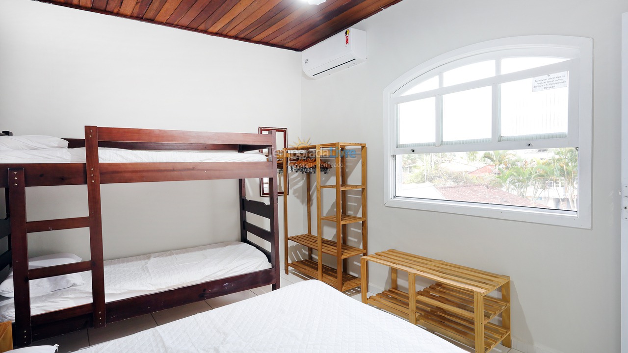 Casa para aluguel de temporada em Ubatuba (Enseada)