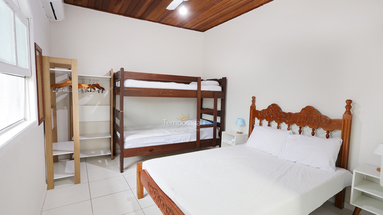 Casa para aluguel de temporada em Ubatuba (Enseada)