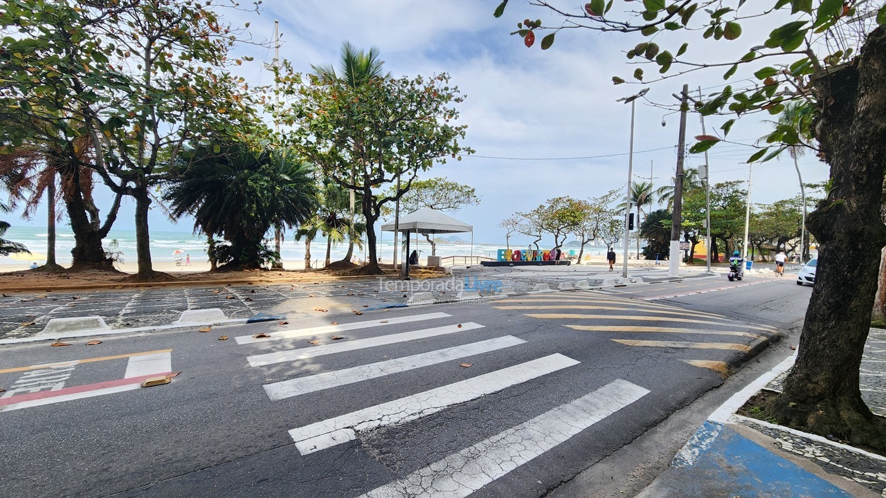 Apartamento para aluguel de temporada em Guarujá (Pitangueiras)