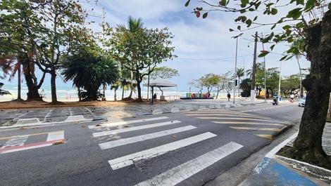 Frente ao mar 4 quartos sacada fechada em vidros, 10 pes, 1 vaga
