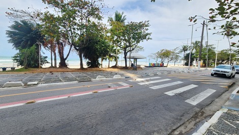Frente ao mar 4 quartos sacada fechada em vidros, 10 pes, 1 vaga