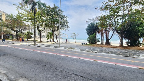 Frente ao mar 4 quartos sacada fechada em vidros, 10 pes, 1 vaga