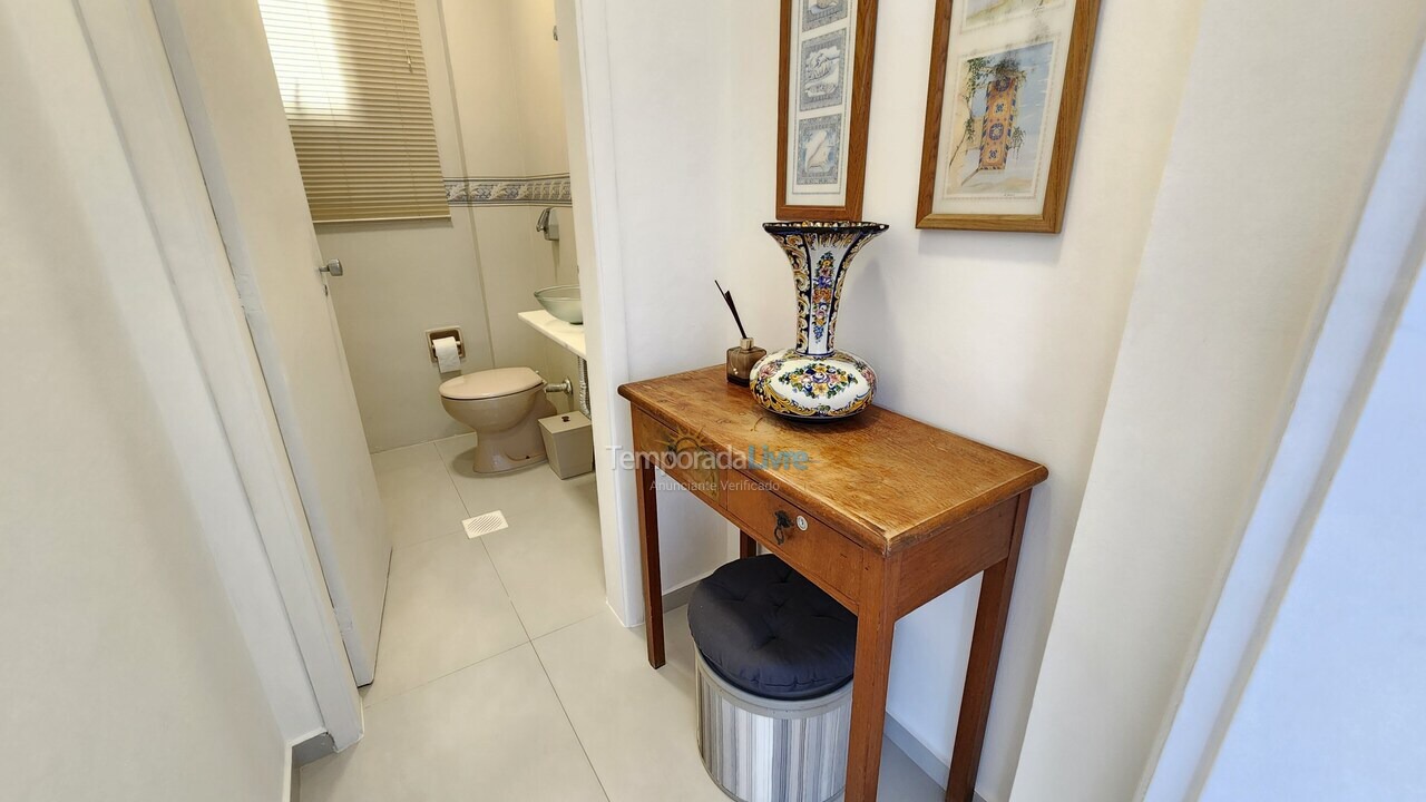 Apartamento para aluguel de temporada em Guarujá (Pitangueiras)