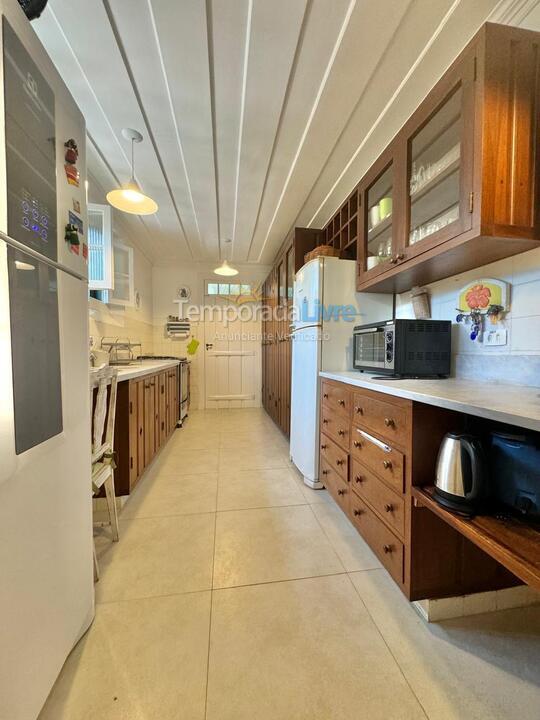 Casa para alquiler de vacaciones em São Sebastião (Praia da Baleia)