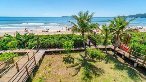 HIGH STANDARD SEASIDE APARTMENT ON MARISCAL BEACH
