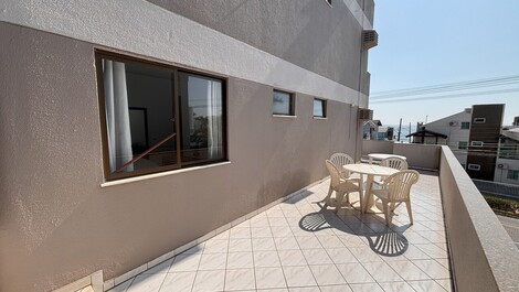 Churrasqueira, Vista e Praia Pertinho: Seu Apê em Bombas!