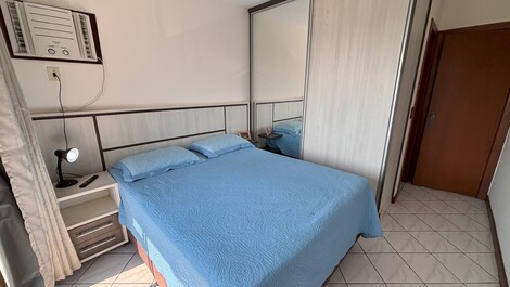 Churrasqueira, Vista e Praia Pertinho: Seu Apê em Bombas!