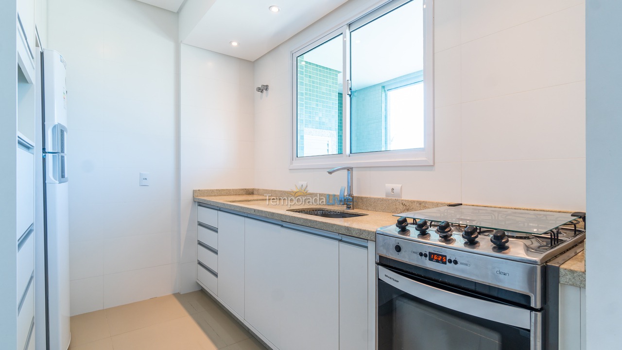 Apartamento para aluguel de temporada em Bombinhas (Praia de Canto Grande Mar de Fora)