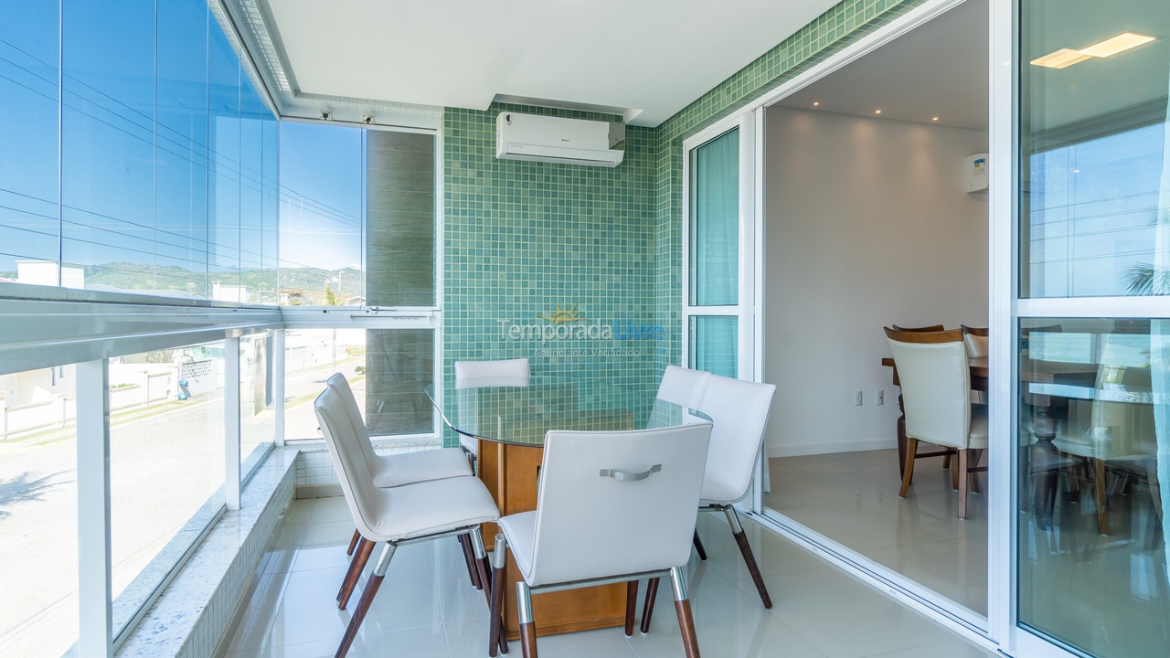 Apartamento para aluguel de temporada em Bombinhas (Praia de Canto Grande Mar de Fora)