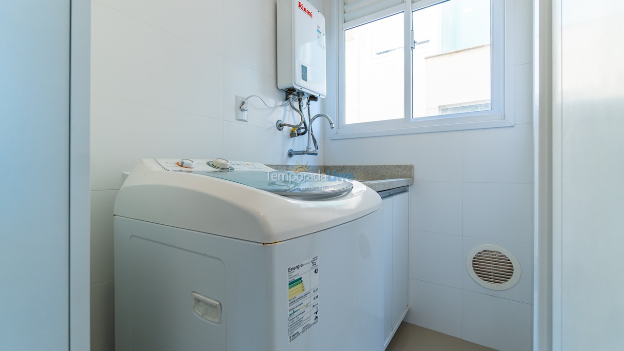 Apartamento para aluguel de temporada em Bombinhas (Praia de Canto Grande Mar de Fora)