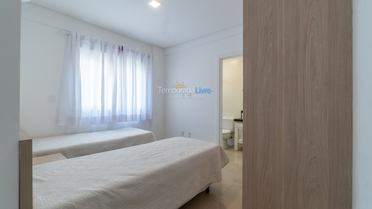 Apartamento para aluguel de temporada em Bombinhas (Praia de Canto Grande Mar de Fora)