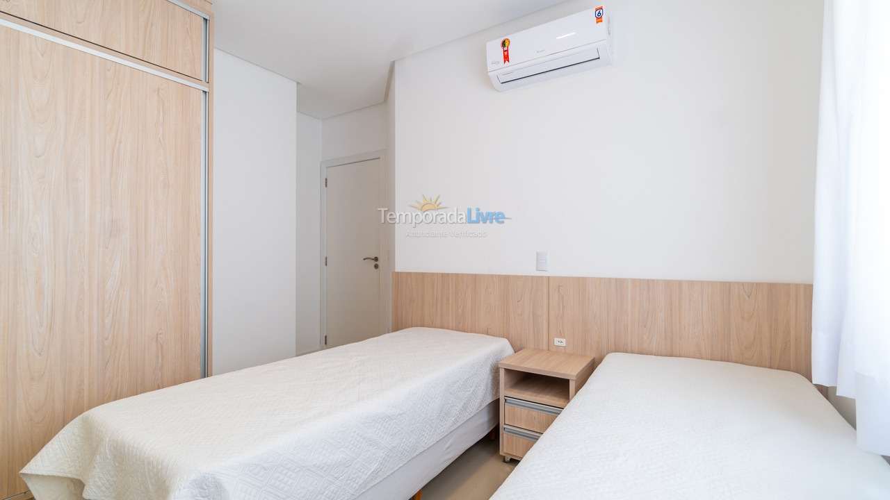 Apartamento para aluguel de temporada em Bombinhas (Praia de Canto Grande Mar de Fora)