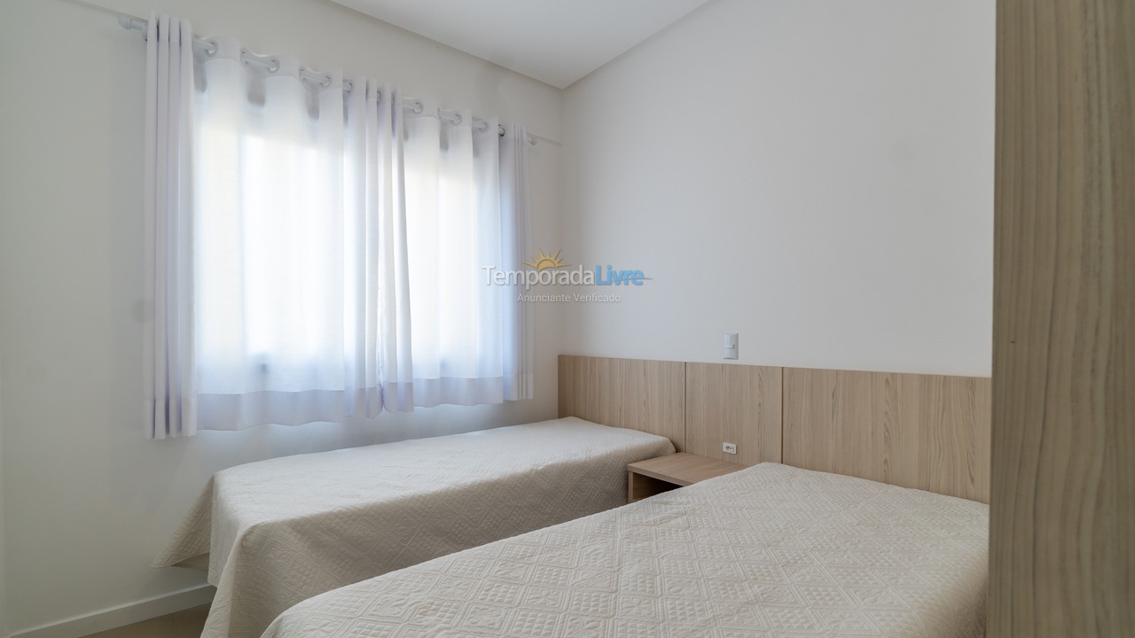 Apartamento para aluguel de temporada em Bombinhas (Praia de Canto Grande Mar de Fora)