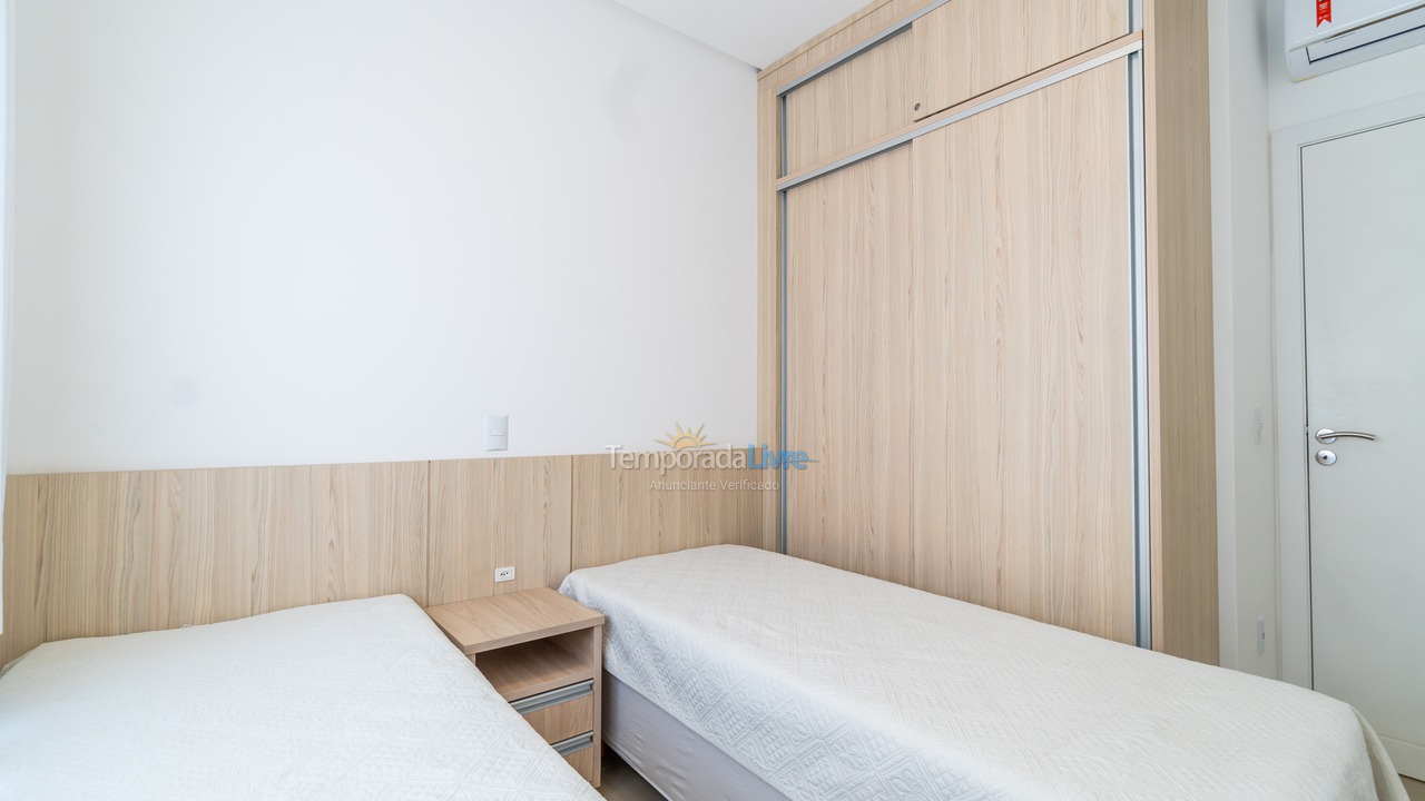 Apartamento para aluguel de temporada em Bombinhas (Praia de Canto Grande Mar de Fora)