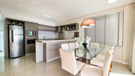 ÁTICO DÚPLEX DE ALTA GAMA CON 4 DORMITORIOS Y VISTAS AL MAR