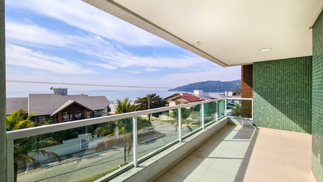 ÁTICO DÚPLEX DE ALTA GAMA CON 4 DORMITORIOS Y VISTAS AL MAR