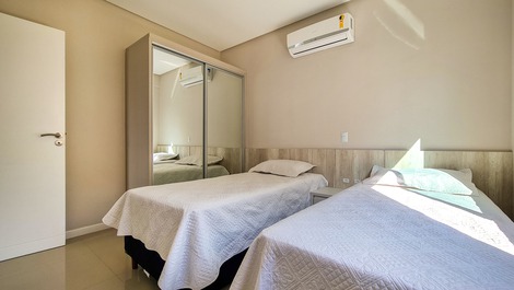 ÁTICO DÚPLEX DE ALTA GAMA CON 4 DORMITORIOS Y VISTAS AL MAR