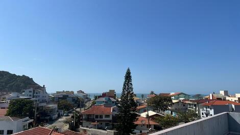 Excelente apartamento con 1 suite + 1 dormitorio con aire acondicionado + 1 dormitorio con ventilador