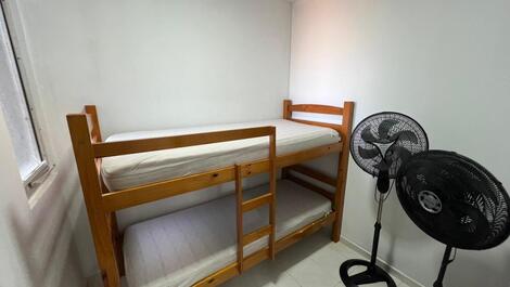 Excelente apartamento con 1 suite + 1 dormitorio con aire acondicionado + 1 dormitorio con ventilador