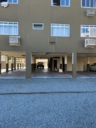 Excelente apartamento con 1 suite + 1 dormitorio con aire acondicionado + 1 dormitorio con ventilador