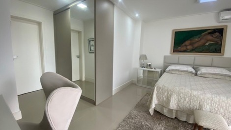 Apartamento ático dúplex en Jurerê con piscina!