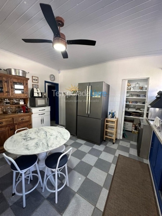 Casa para aluguel de temporada em Florianópolis (Jurere Tradicional)