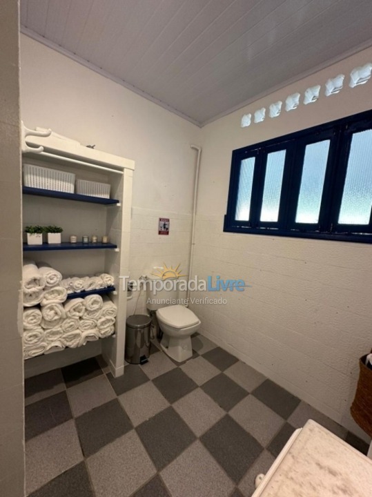 Casa para aluguel de temporada em Florianópolis (Jurere Tradicional)