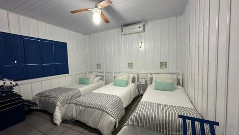 Casa com piscina Frente Mar em Jurerê