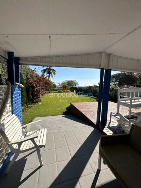 Casa para aluguel de temporada em Florianópolis (Jurere Tradicional)